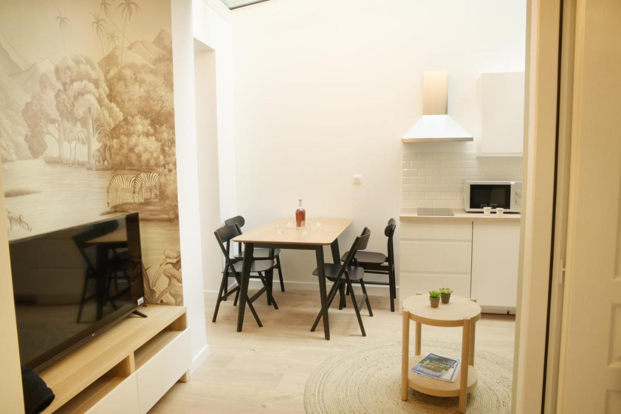 T2 Avec Verriere Situe En Hyper Centre Avec Wifi, Linge, Draps, Savons Et Serviettes Fournis 코냐크 외부 사진